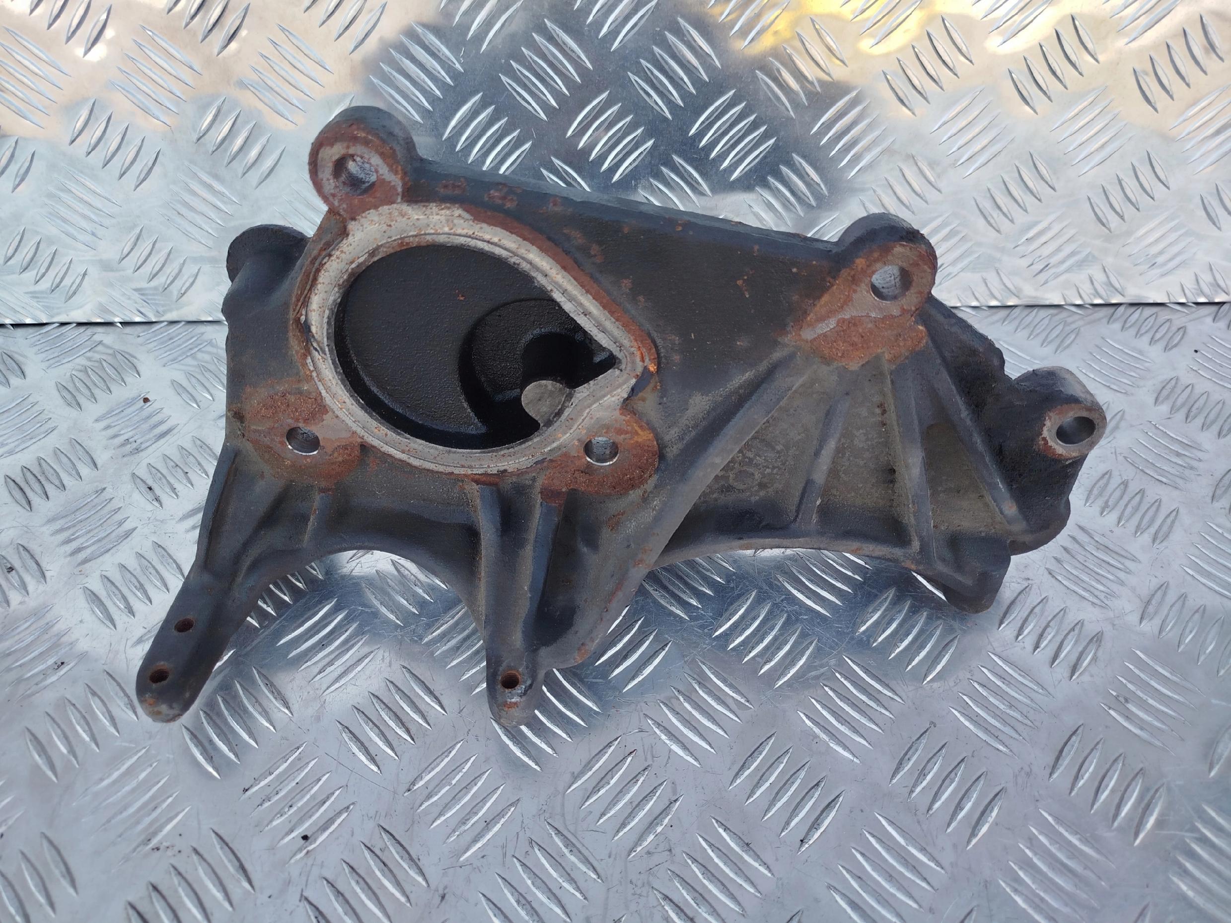 WSPORNIK PODSTAWA ALTERNATORA SCANIA NTG - obrazek 7