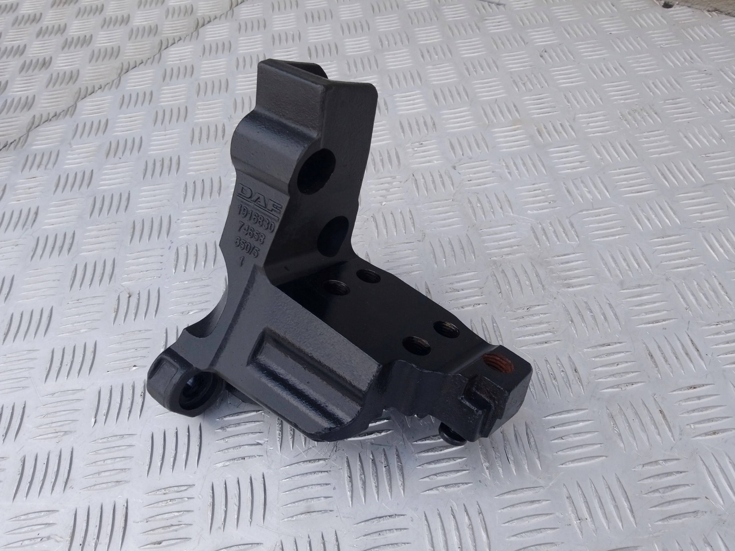 WSPORNIK ŁAPA MOCOWANIE SILNIKA TYŁ DAF CF 450 XF - obrazek 3