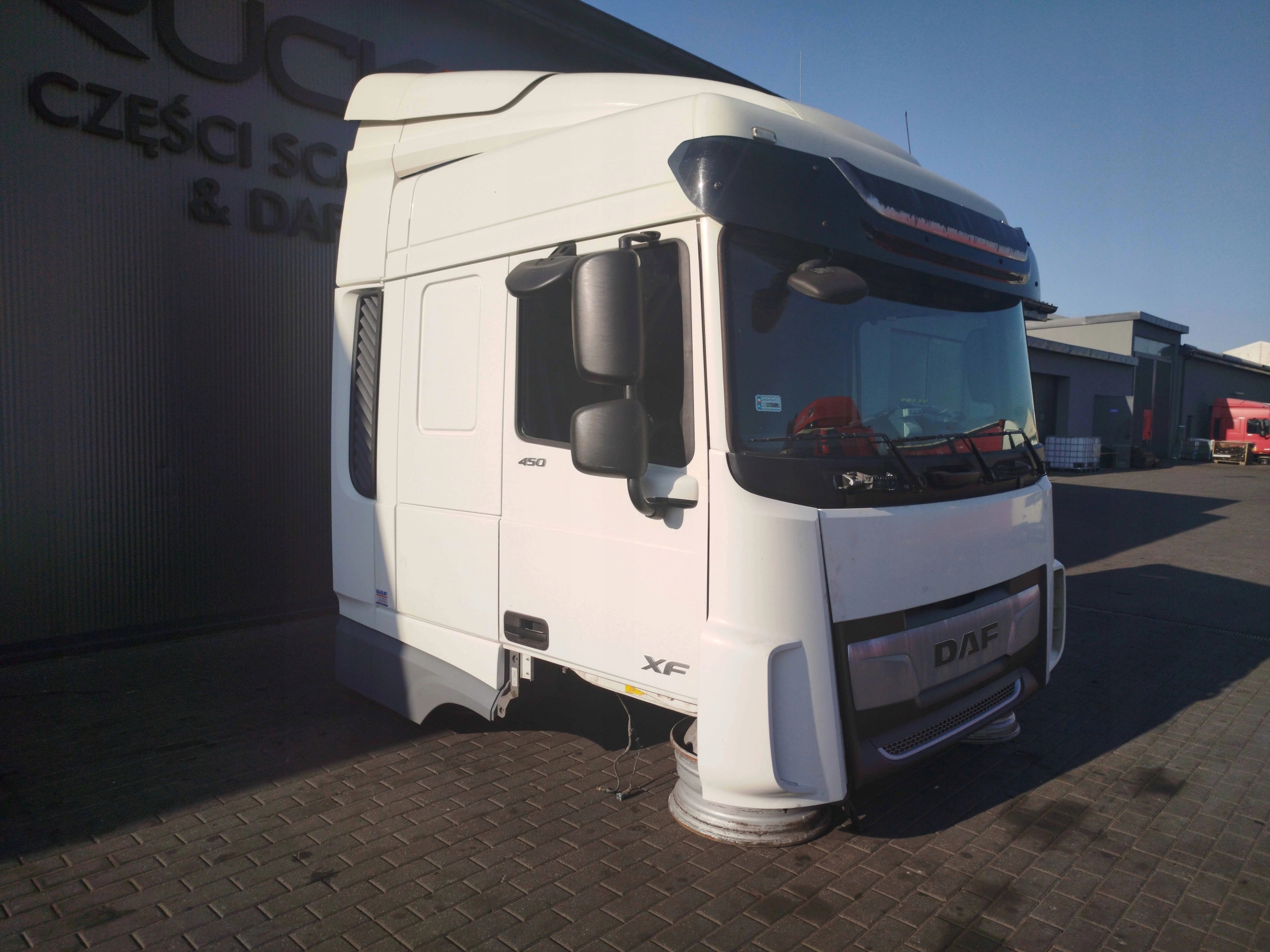 KABINA DAF XF 106 LIFT - obrazek 2