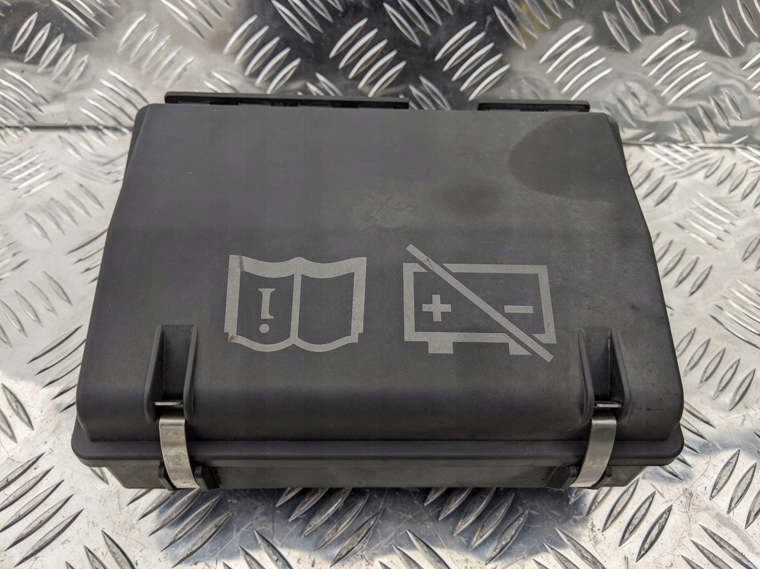 SKRZYNKA ROZDZIELCZA BEZPIECZNIKÓW SCANIA NTG