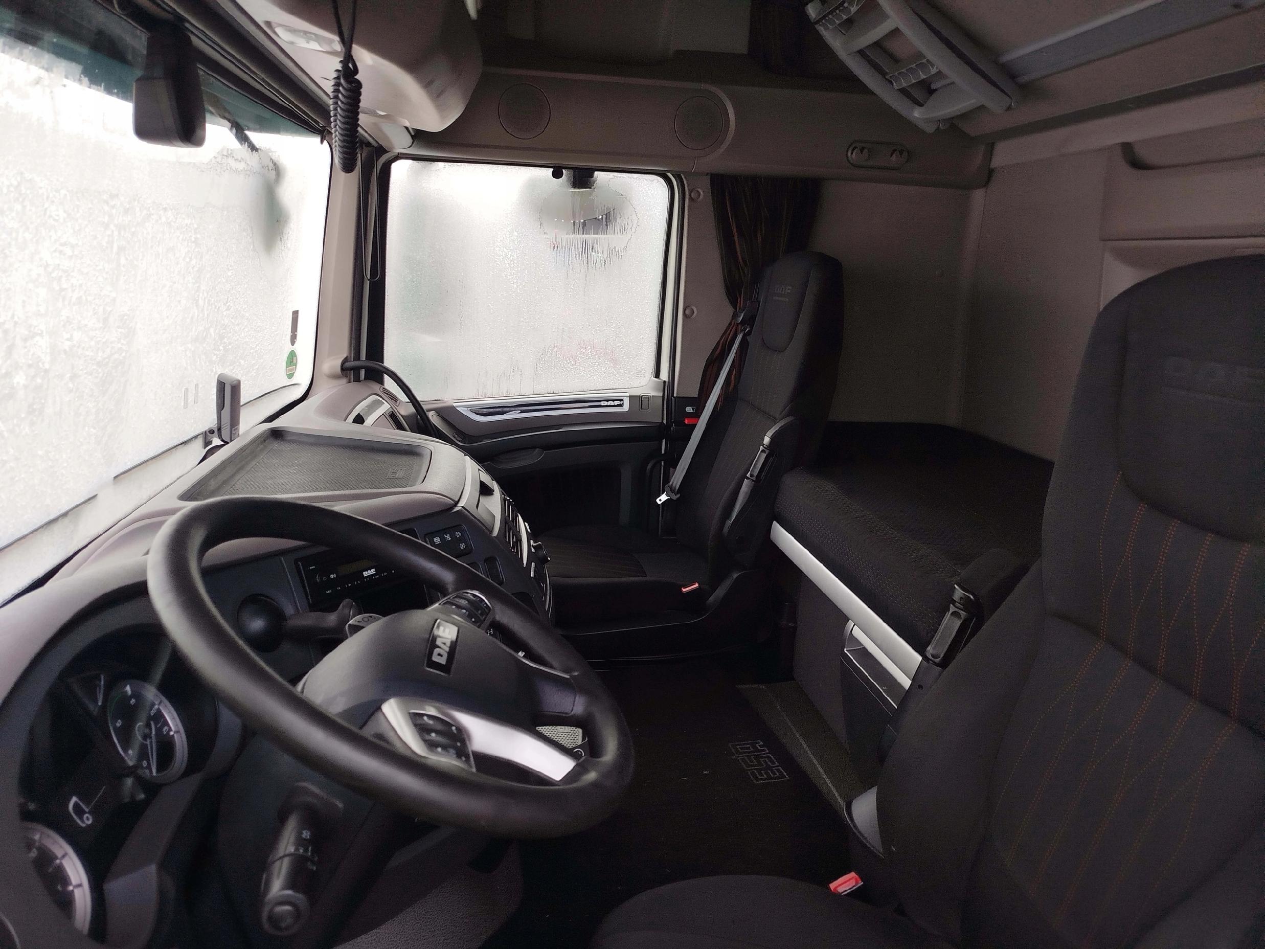 KABINA DAF XF 106 LIFT - obrazek 8